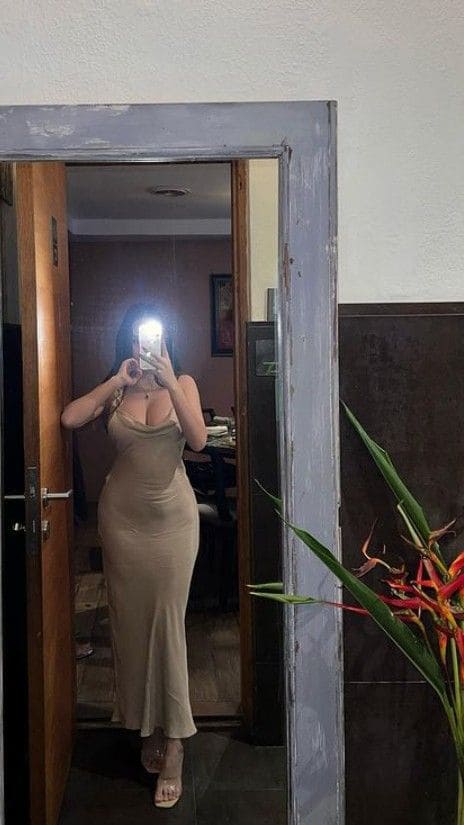 Online girls booking room — bright, clear preview shot — booking in Pakistan — photo 1/15