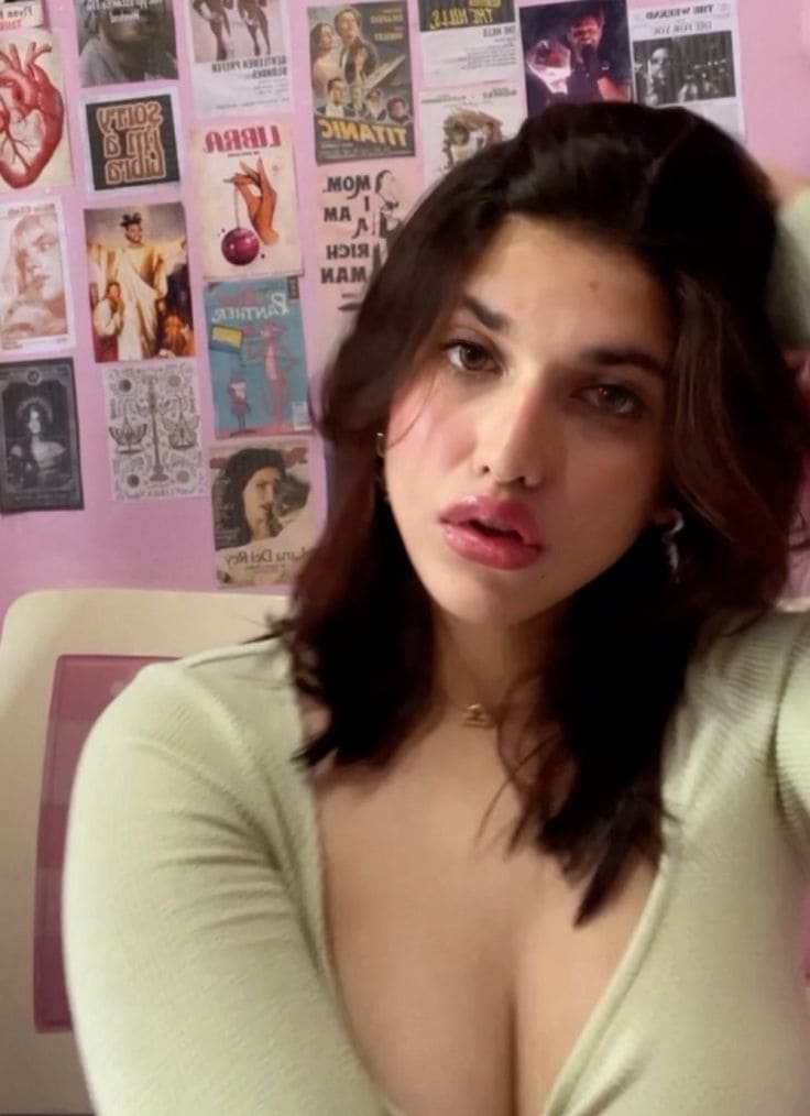 Girl For Night — clear framing for quick decisions — booking in Pakistan — photo 1/20