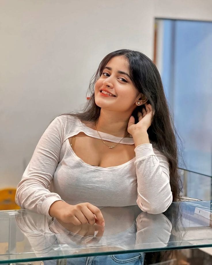 Best Girls For Night — balanced tones for fast scanning — booking in Pakistan — photo 1/20