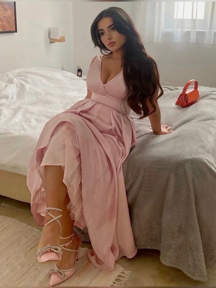 Girl Booking Hotel — warm lighting portrait preview — booking in Pakistan — photo 15/20